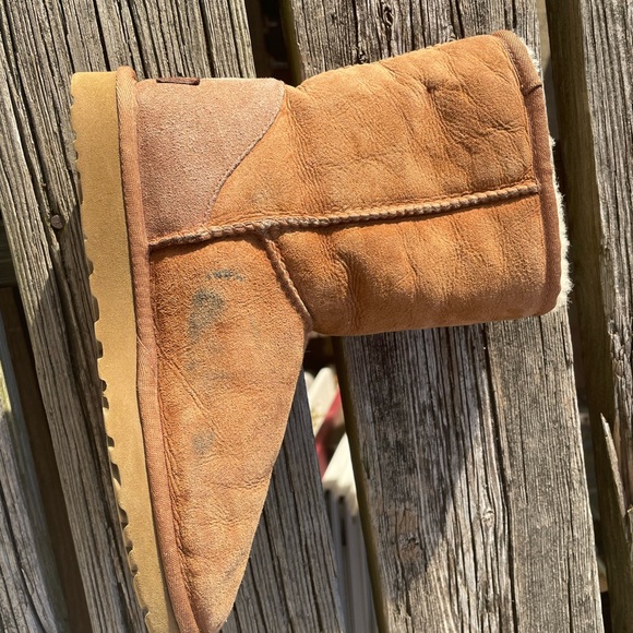 Ugg Classic Short Boot - Picture 7 of 13